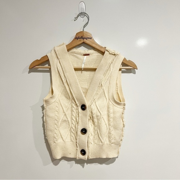 Free People Cropped Denson Cable Sweater Vest - Picture 4 of 12
